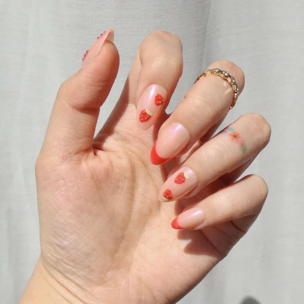 Nail Reformation Strawberry Press On Nails‎ Red French Tip Almond Manicure Kit